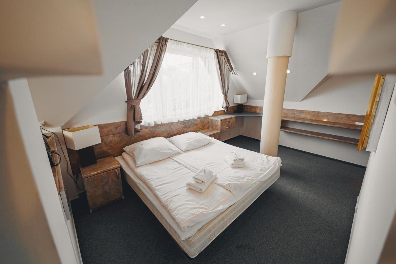 Elita Hotel & Restauracja Iwonicz-Zdrój Kültér fotó